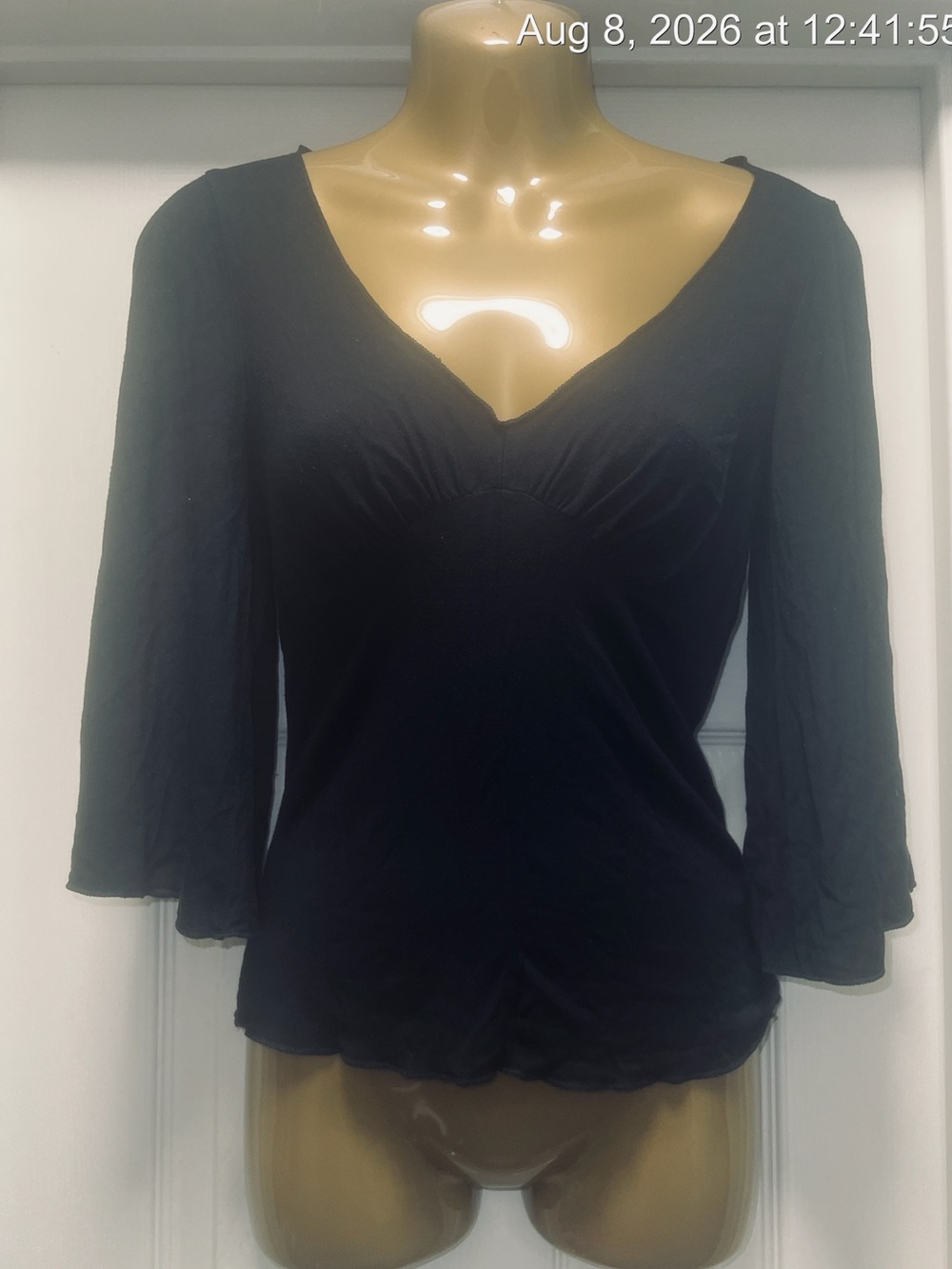 Forever 21 Black V-Neck Long Sleeve Top (Bin 6-007)